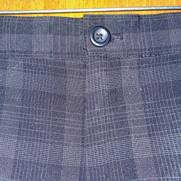 Izod Golf Mens Classic Fit Plaid Shorts 40 Black/Gray Made In Vietnam - Picture 4 of 6